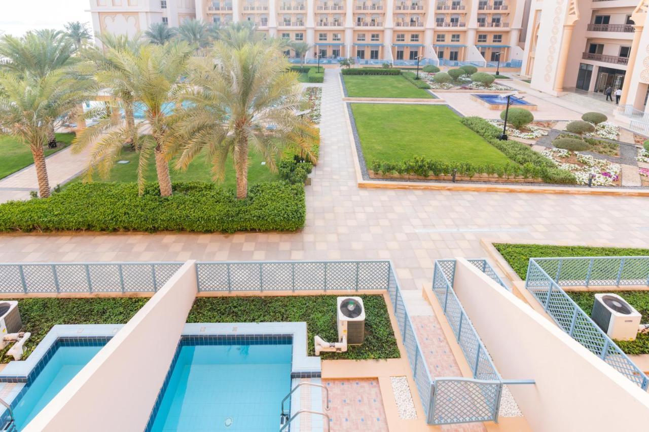 Globalstay At Palm Jumeirah Beachfront Paradise With Pool And Gym Dubai Bagian luar foto