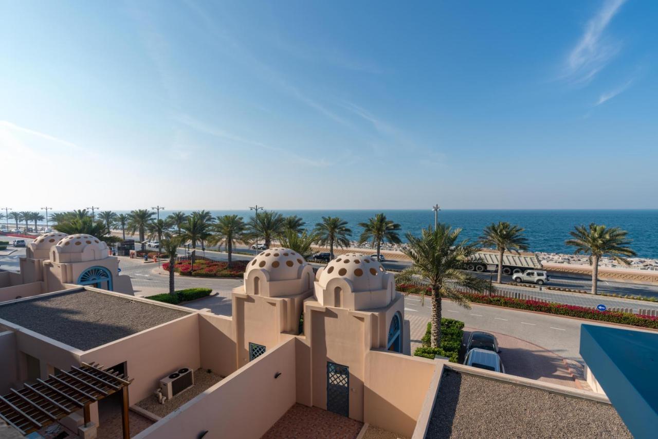 Globalstay At Palm Jumeirah Beachfront Paradise With Pool And Gym Dubai Bagian luar foto