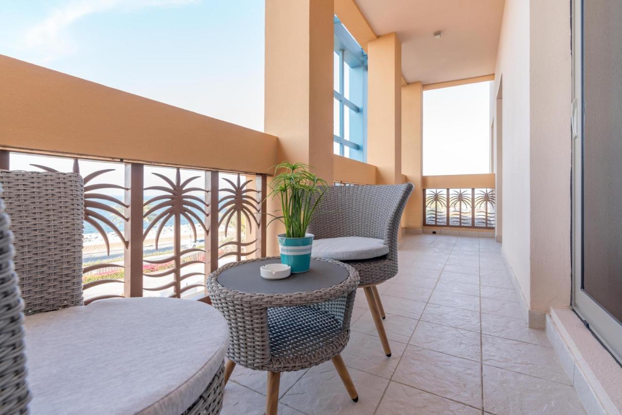 Globalstay At Palm Jumeirah Beachfront Paradise With Pool And Gym Dubai Bagian luar foto