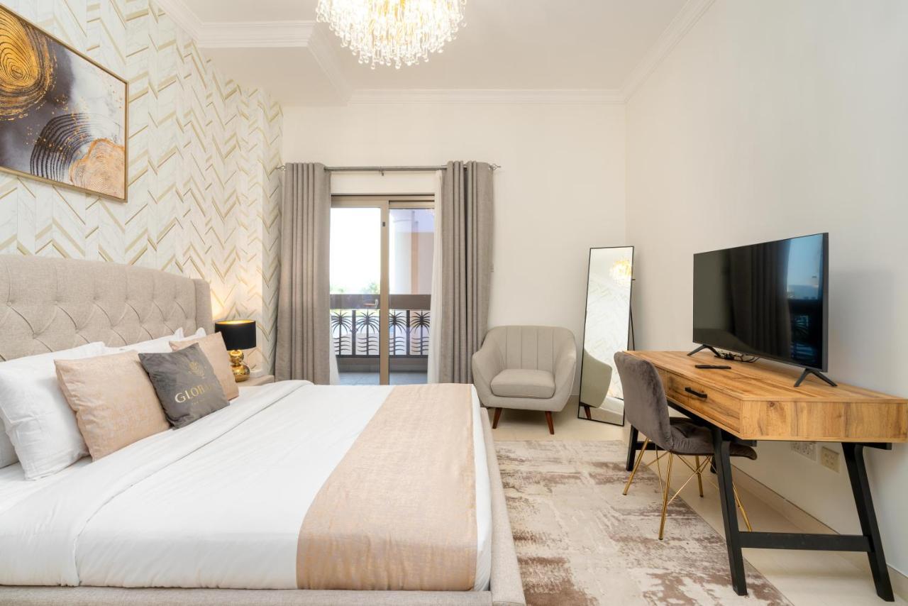 Globalstay At Palm Jumeirah Beachfront Paradise With Pool And Gym Dubai Bagian luar foto